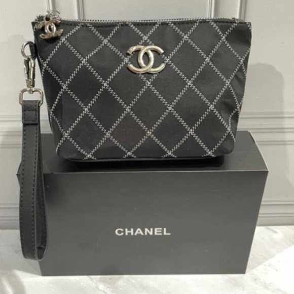 NWOT Chanel Wristlet pouch - Picture 1 of 8